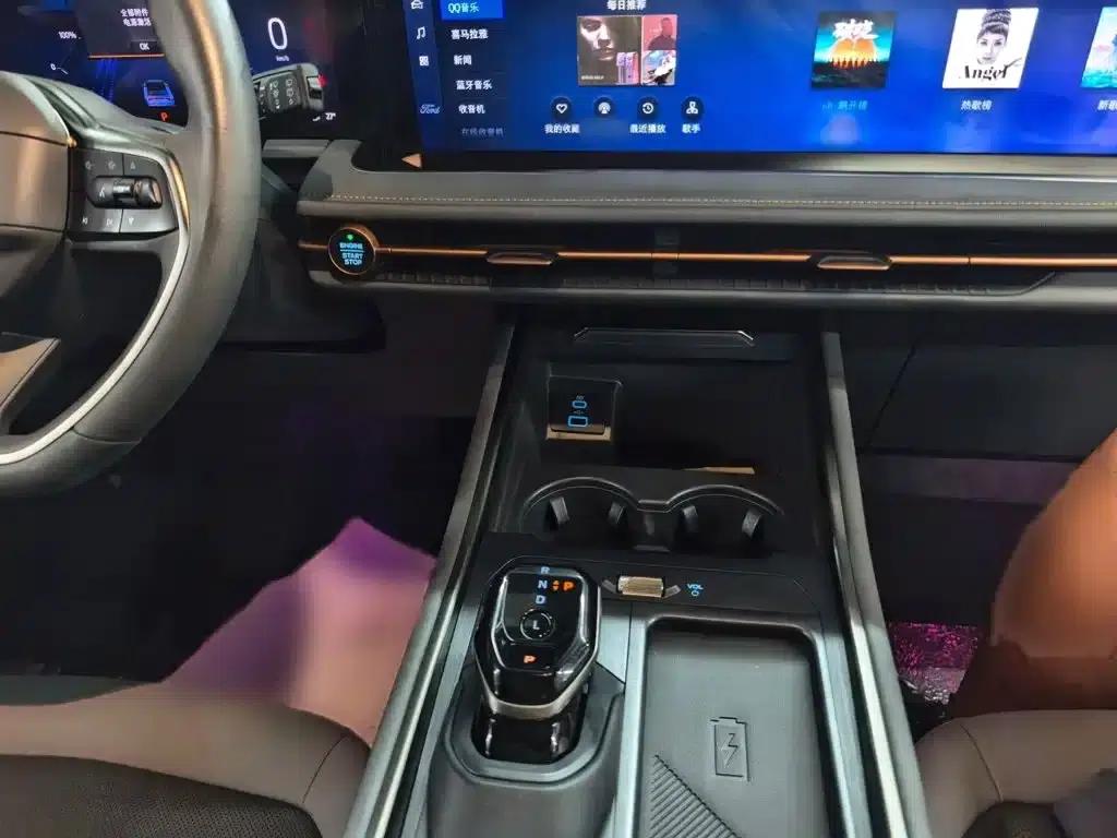 2023 Ford Edge L 2.0T EcoBoost E Hybrid AWD 7-Seat Supreme Edition — миниатюра 5