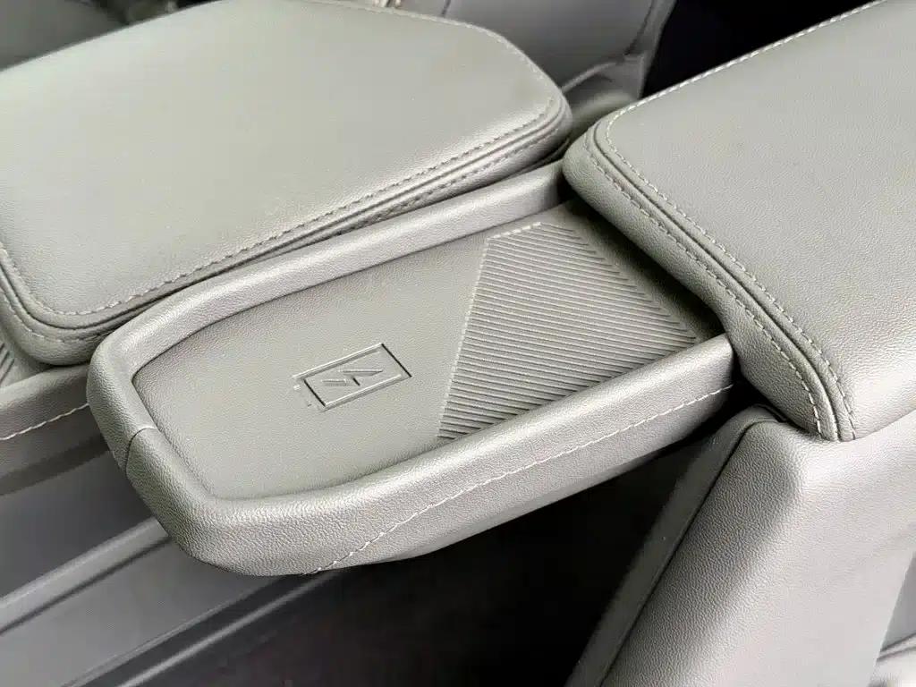 2023 Ford Edge L 2.0T EcoBoost E Hybrid AWD 7-Seat Supreme Edition — миниатюра 12