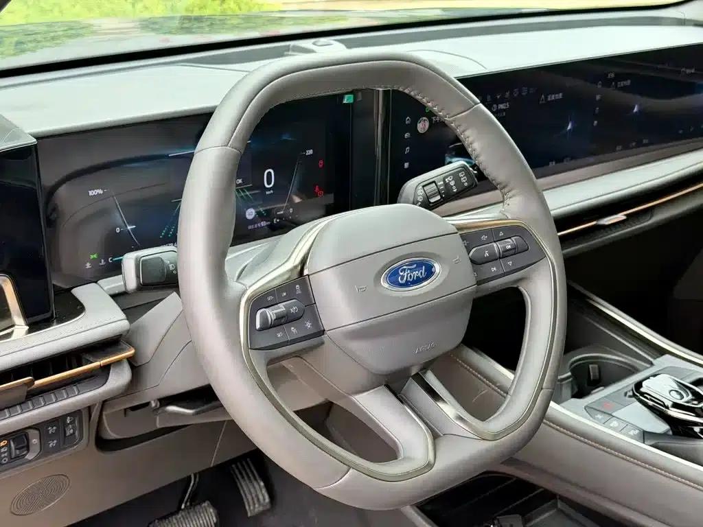 2023 Ford Edge L 2.0T EcoBoost E Hybrid AWD 7-Seat Supreme Edition — миниатюра 13