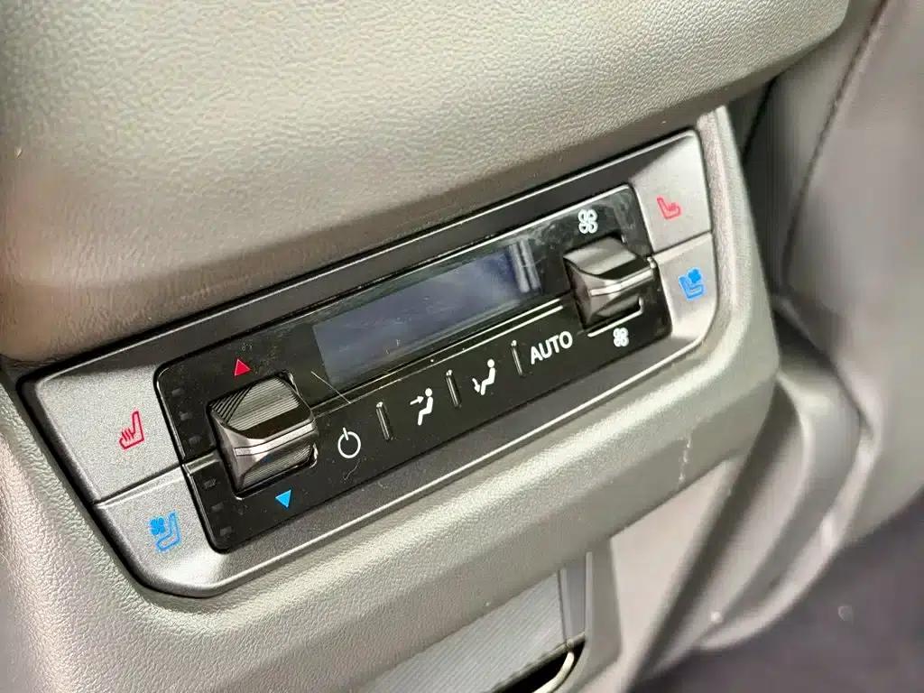 2023 Ford Edge L 2.0T EcoBoost E Hybrid AWD 7-Seat Supreme Edition — миниатюра 14
