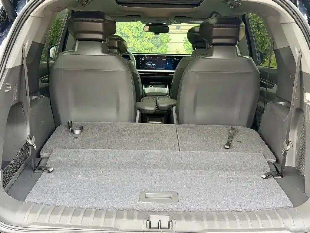 2023 Ford Edge L 2.0T EcoBoost E Hybrid AWD 7-Seat Supreme Edition — миниатюра 18