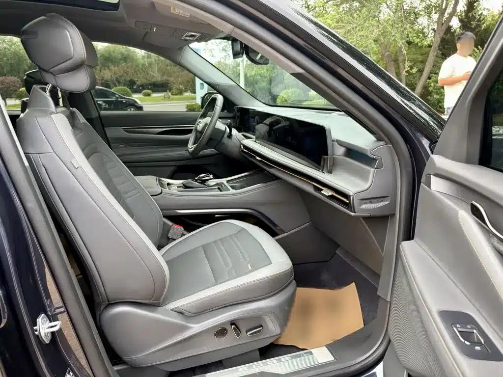 2023 Ford Edge L 2.0T EcoBoost E Hybrid AWD 7-Seat Supreme Edition — миниатюра 4