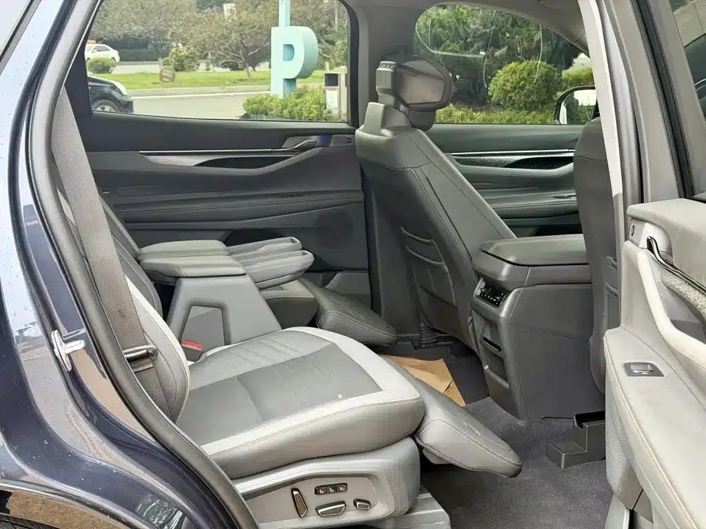 2023 Ford Edge L 2.0T EcoBoost E Hybrid AWD 7-Seat Supreme Edition — миниатюра 5