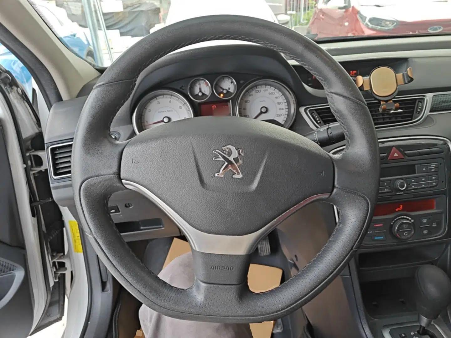 Peugeot 308 2014 Enjoyment Edition Classic 1.6L Automatic Fashion Model — миниатюра 13