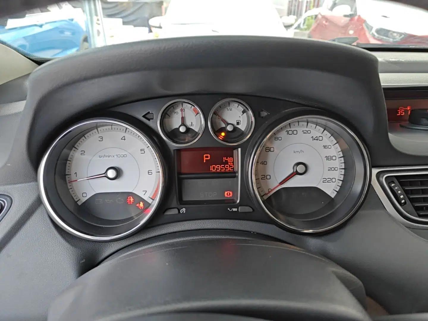 Peugeot 308 2014 Enjoyment Edition Classic 1.6L Automatic Fashion Model — миниатюра 14