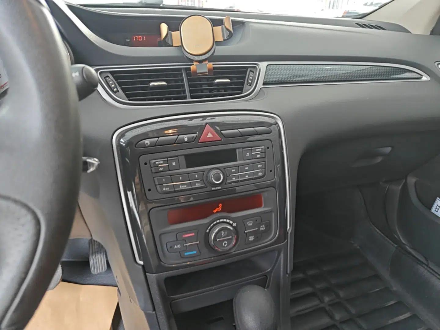 Peugeot 308 2014 Enjoyment Edition Classic 1.6L Automatic Fashion Model — миниатюра 15