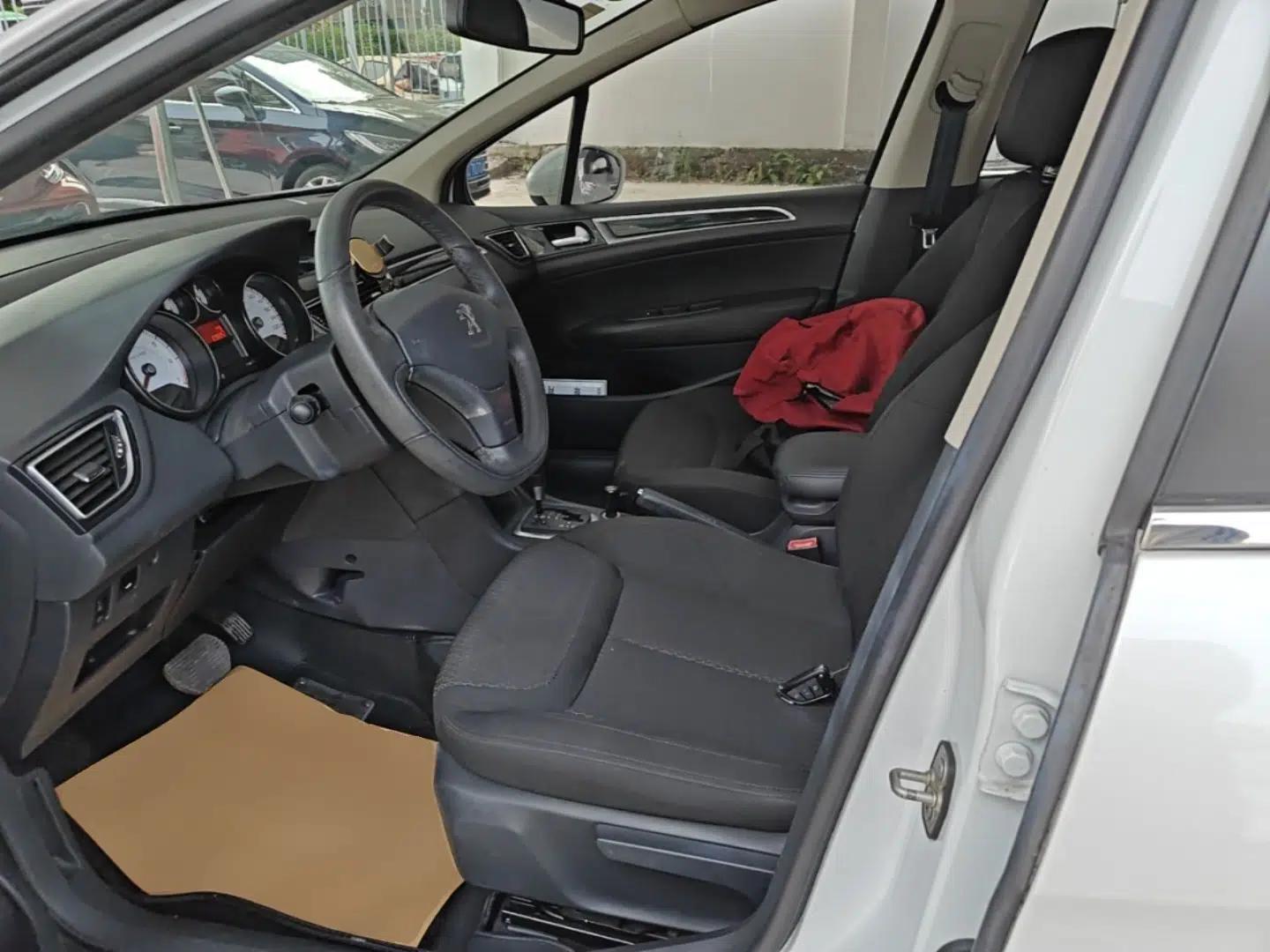 Peugeot 308 2014 Enjoyment Edition Classic 1.6L Automatic Fashion Model — миниатюра 17