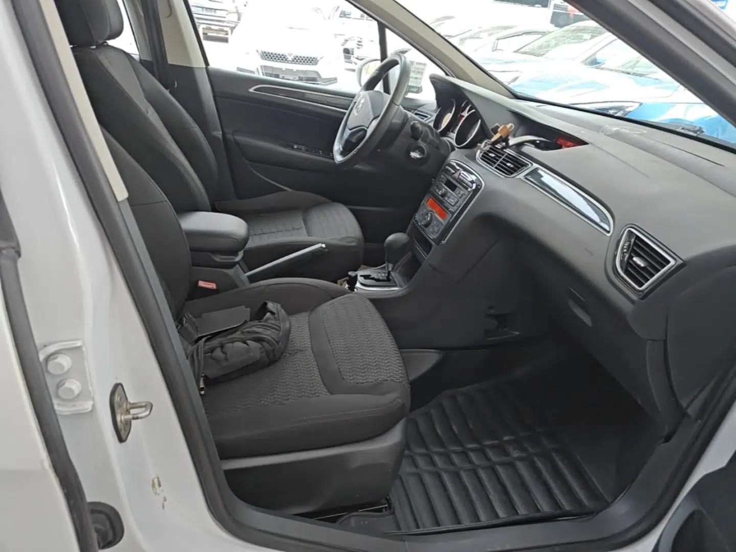 Peugeot 308 2014 Enjoyment Edition Classic 1.6L Automatic Fashion Model — миниатюра 19