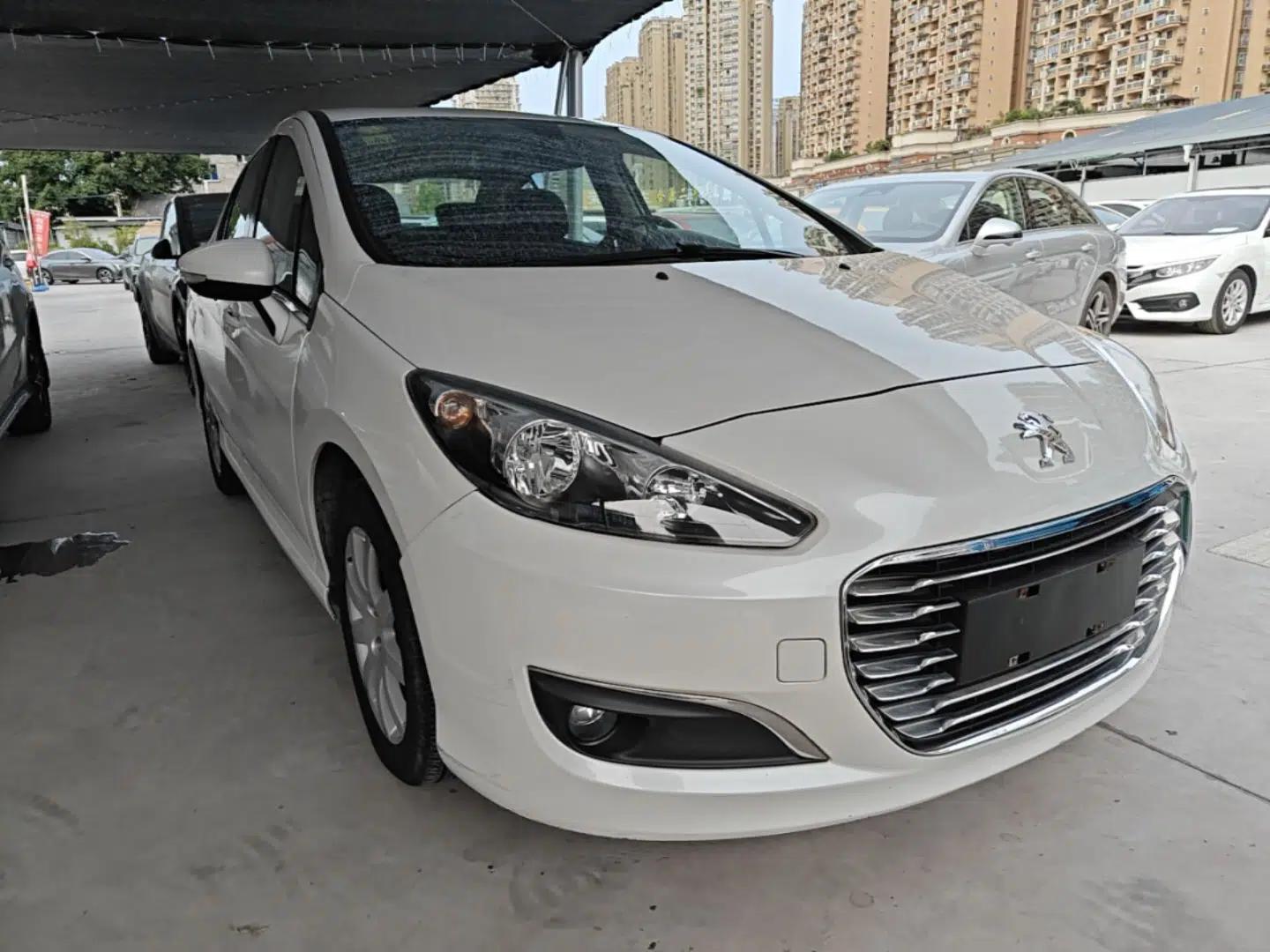 Peugeot 308 2014 Enjoyment Edition Classic 1.6L Automatic Fashion Model — миниатюра 3