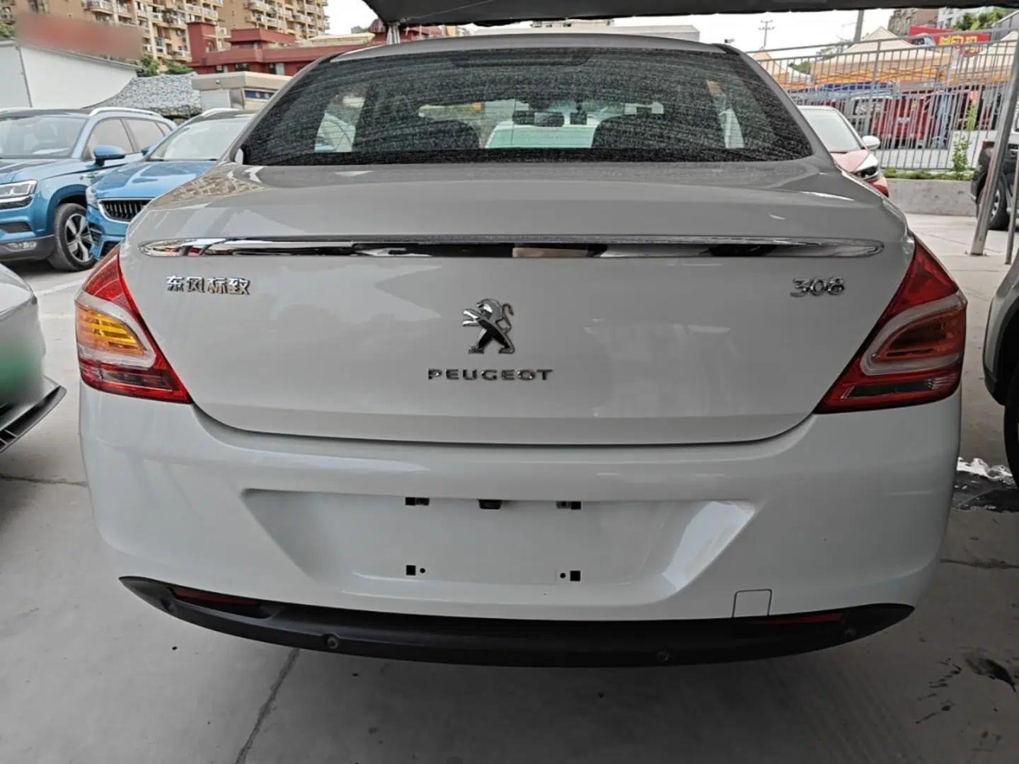 Peugeot 308 2014 Enjoyment Edition Classic 1.6L Automatic Fashion Model — миниатюра 5