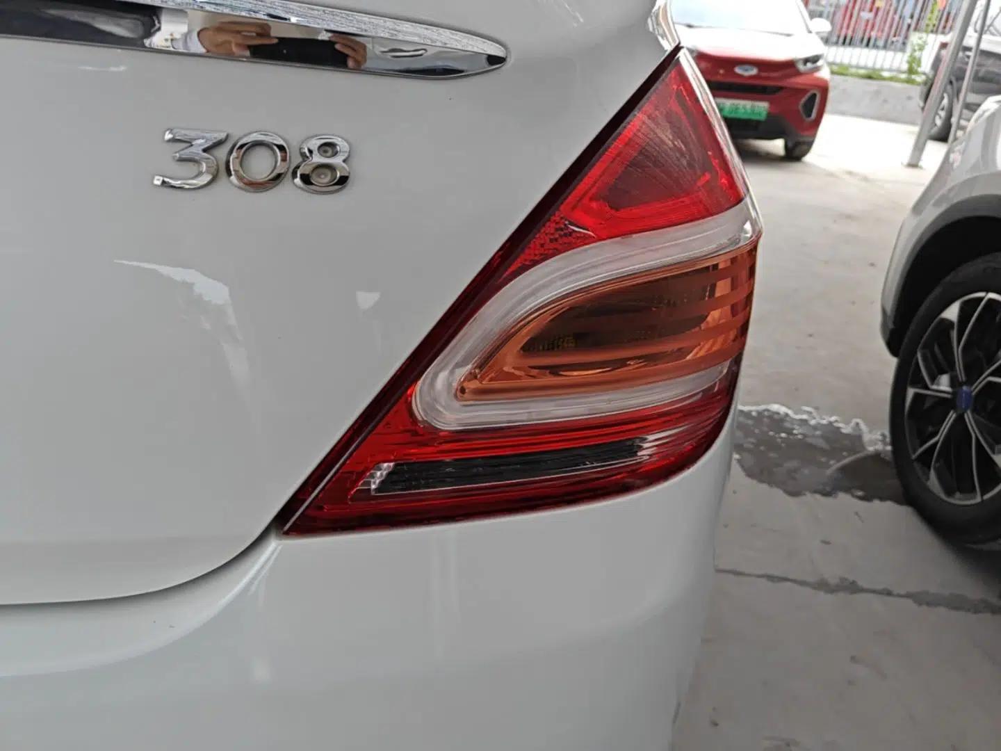 Peugeot 308 2014 Enjoyment Edition Classic 1.6L Automatic Fashion Model — миниатюра 9