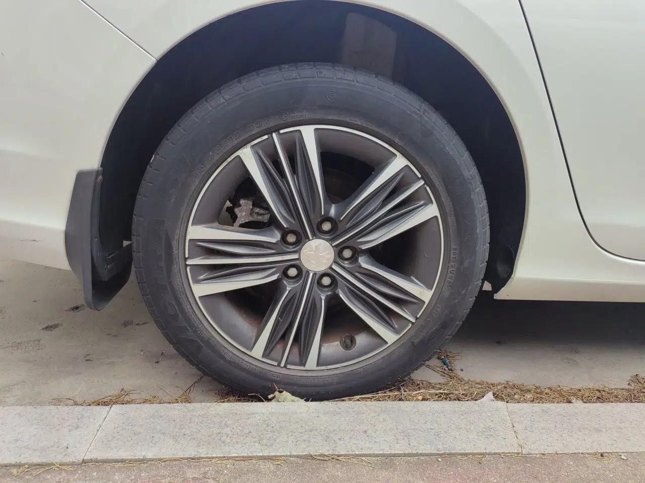 Peugeot 308 2016 1.6L Automatic Fashion Edition — миниатюра 8