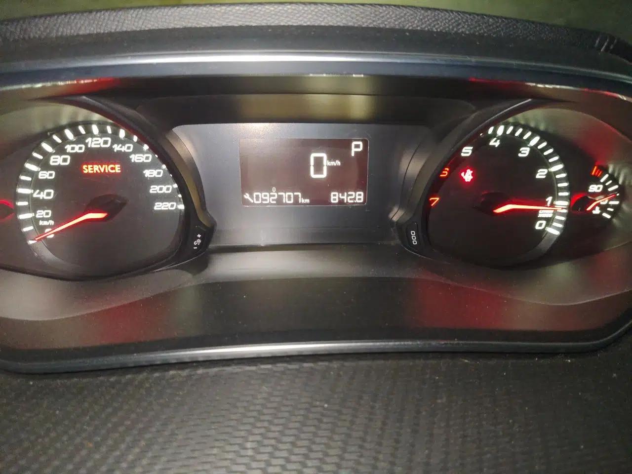 Peugeot 308 2016 1.6L Automatic Luxury Edition — миниатюра 11