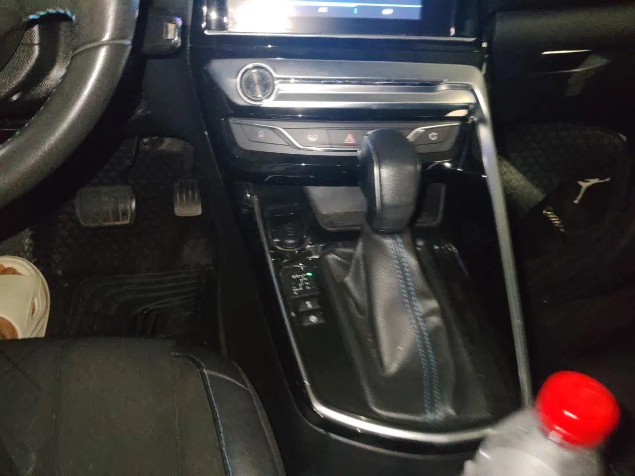 Peugeot 308 2016 1.6L Automatic Luxury Edition — миниатюра 14
