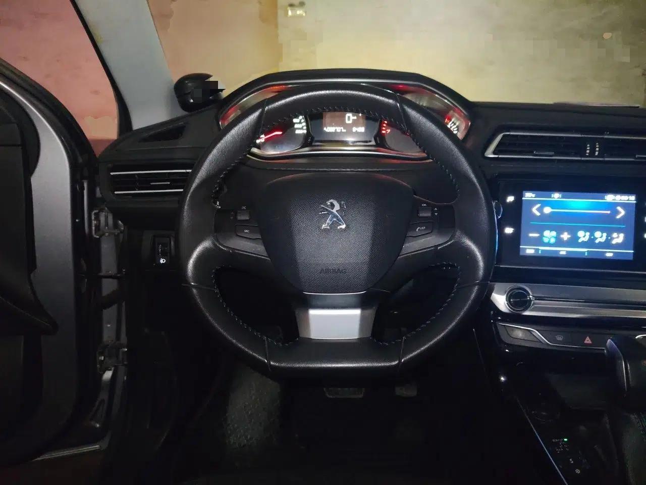 Peugeot 308 2016 1.6L Automatic Luxury Edition — миниатюра 10