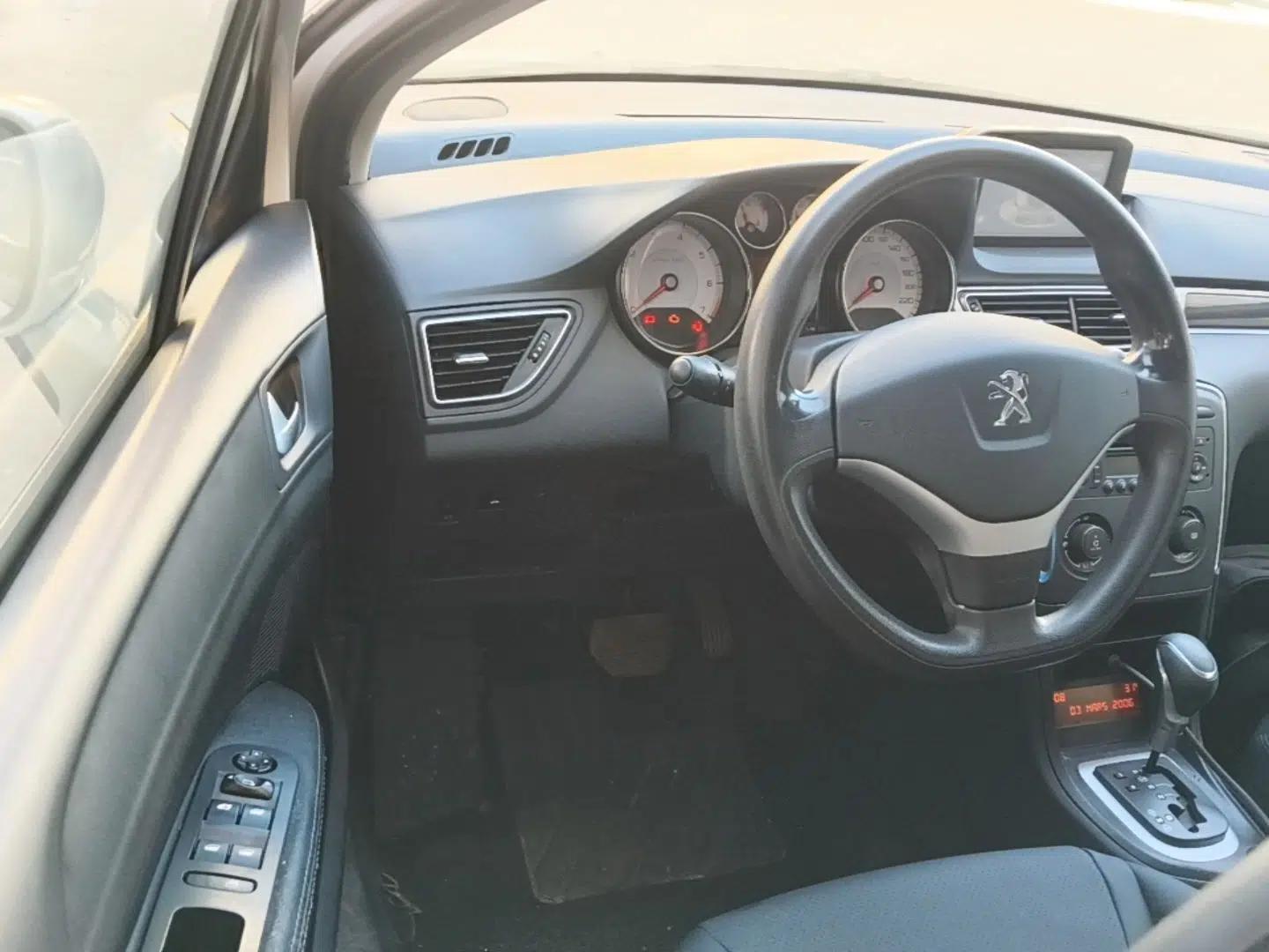 Peugeot 308 2013 1.6L Automatic YouShang Model — миниатюра 18