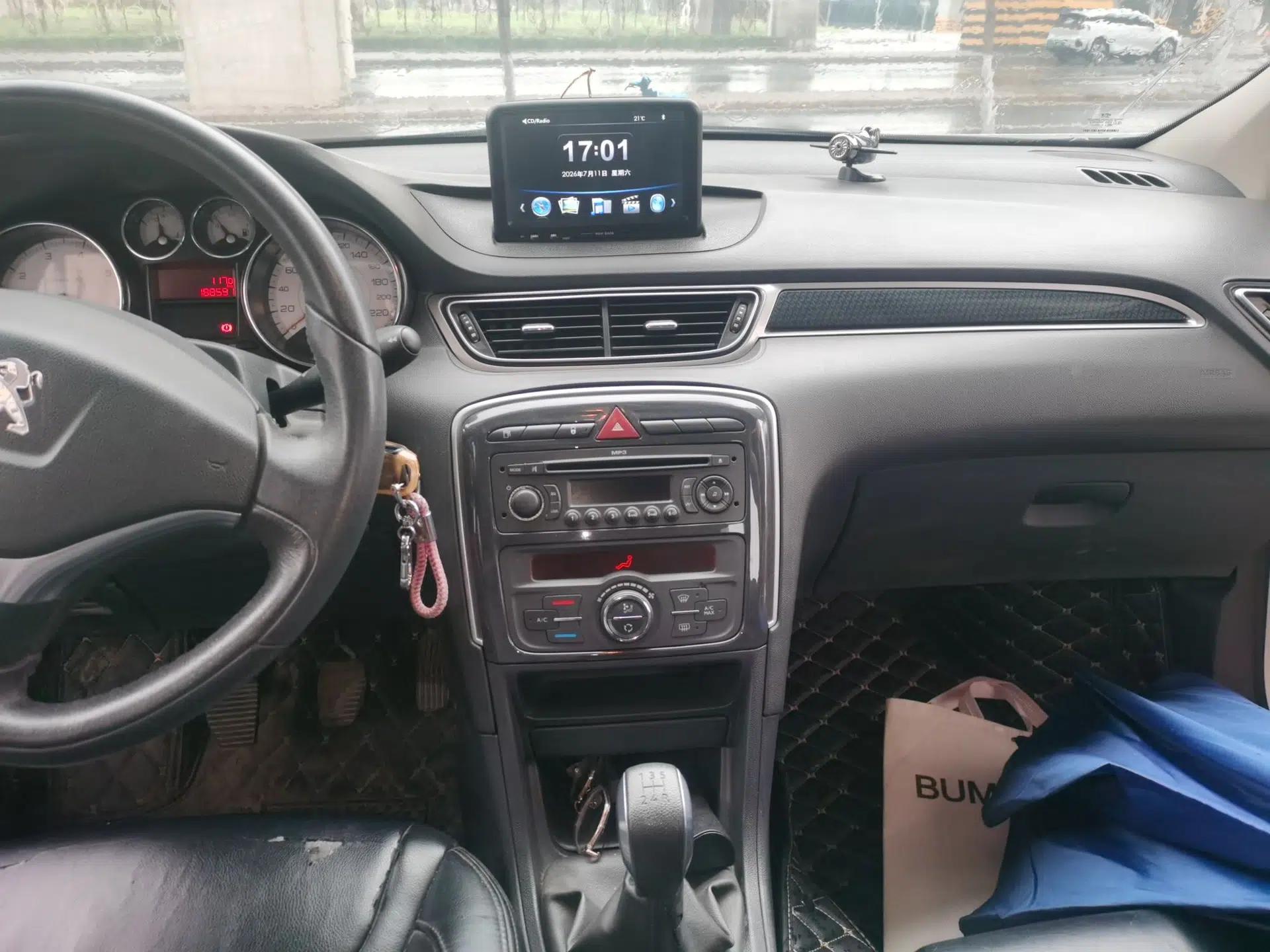 Peugeot 308 2013 1.6L Manual Fashion Model — миниатюра 13