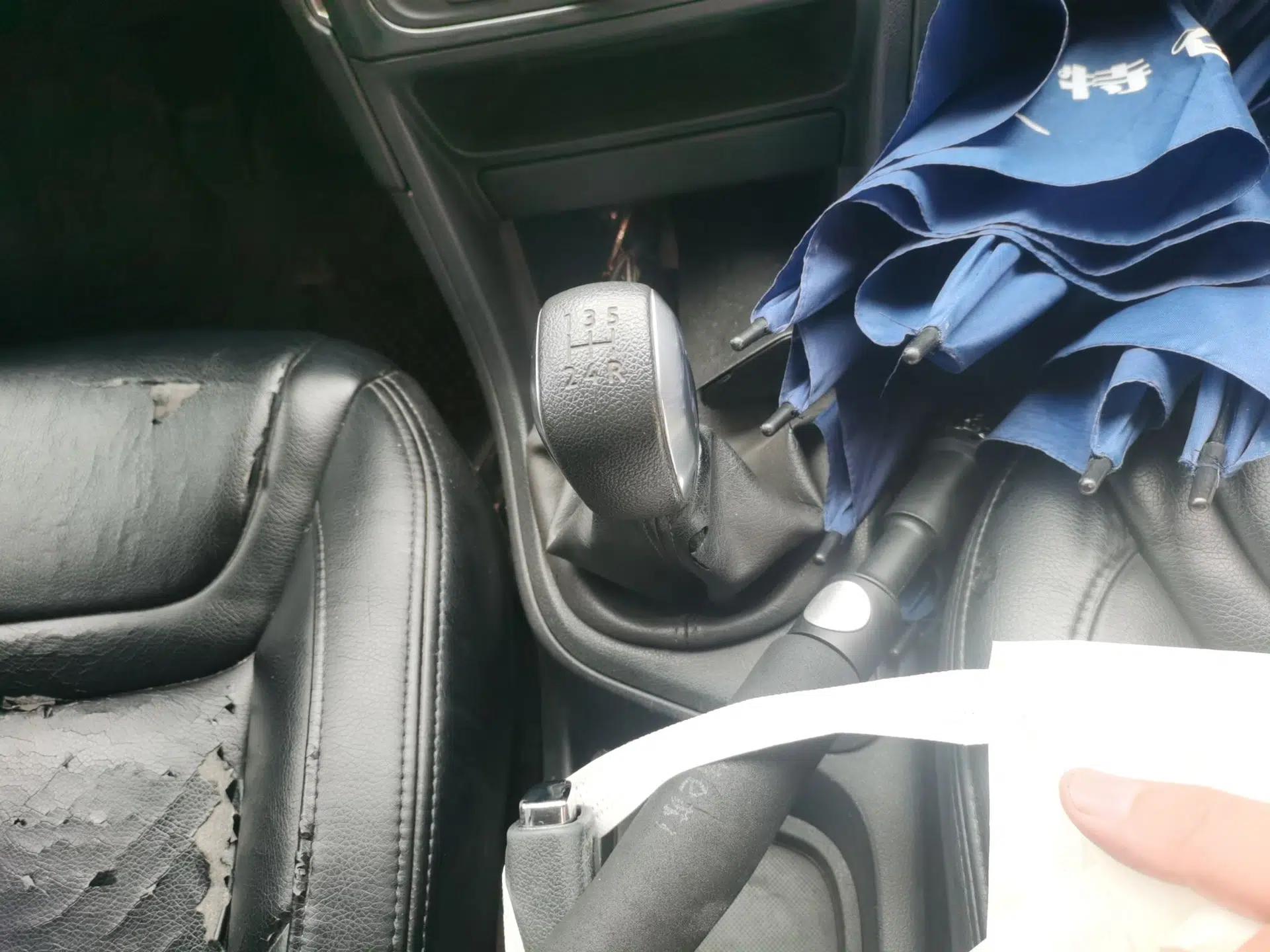 Peugeot 308 2013 1.6L Manual Fashion Model — миниатюра 14