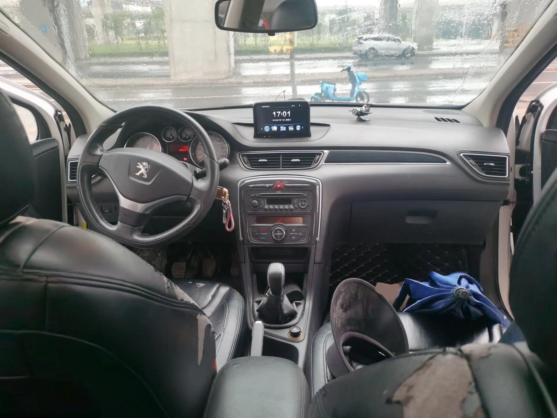 Peugeot 308 2013 1.6L Manual Fashion Model — миниатюра 9