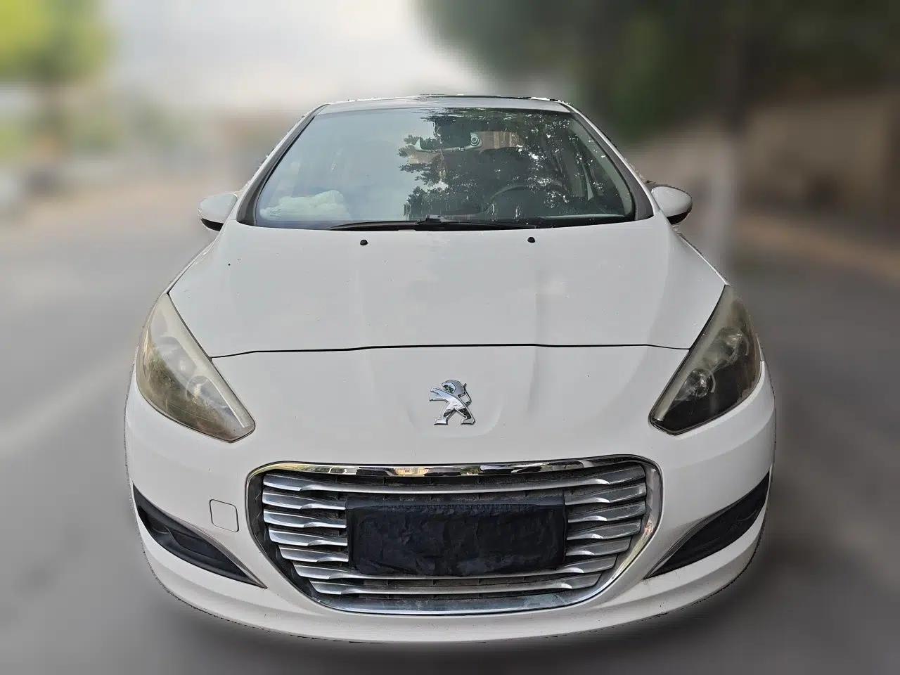 Peugeot 308 2012 1.6L Manual Fashion Edition — миниатюра 2
