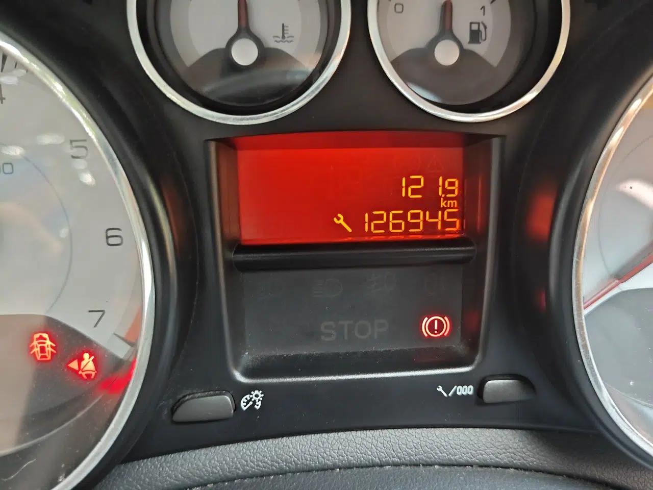 Peugeot 308 2012 1.6L Manual Fashion Edition — миниатюра 12
