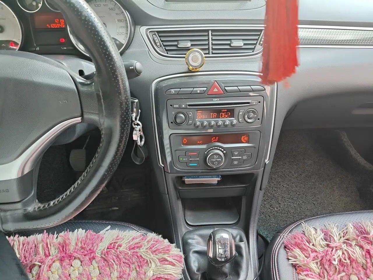 Peugeot 308 2012 1.6L Manual Fashion Edition — миниатюра 13