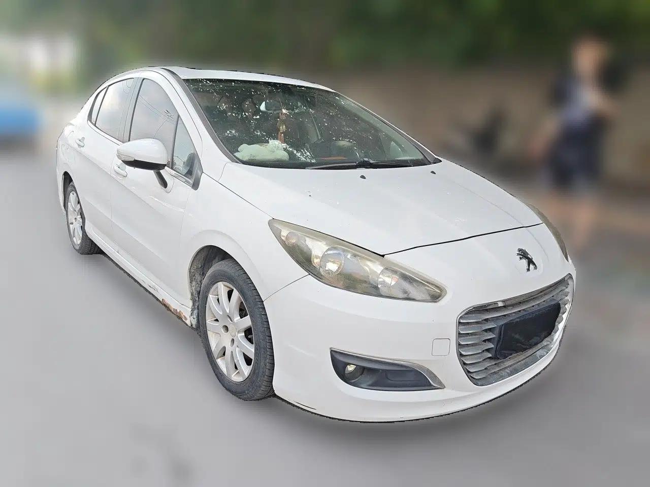 Peugeot 308 2012 1.6L Manual Fashion Edition — миниатюра 3