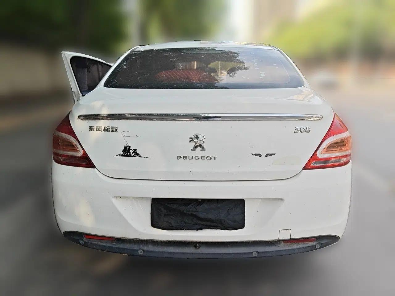 Peugeot 308 2012 1.6L Manual Fashion Edition — миниатюра 5