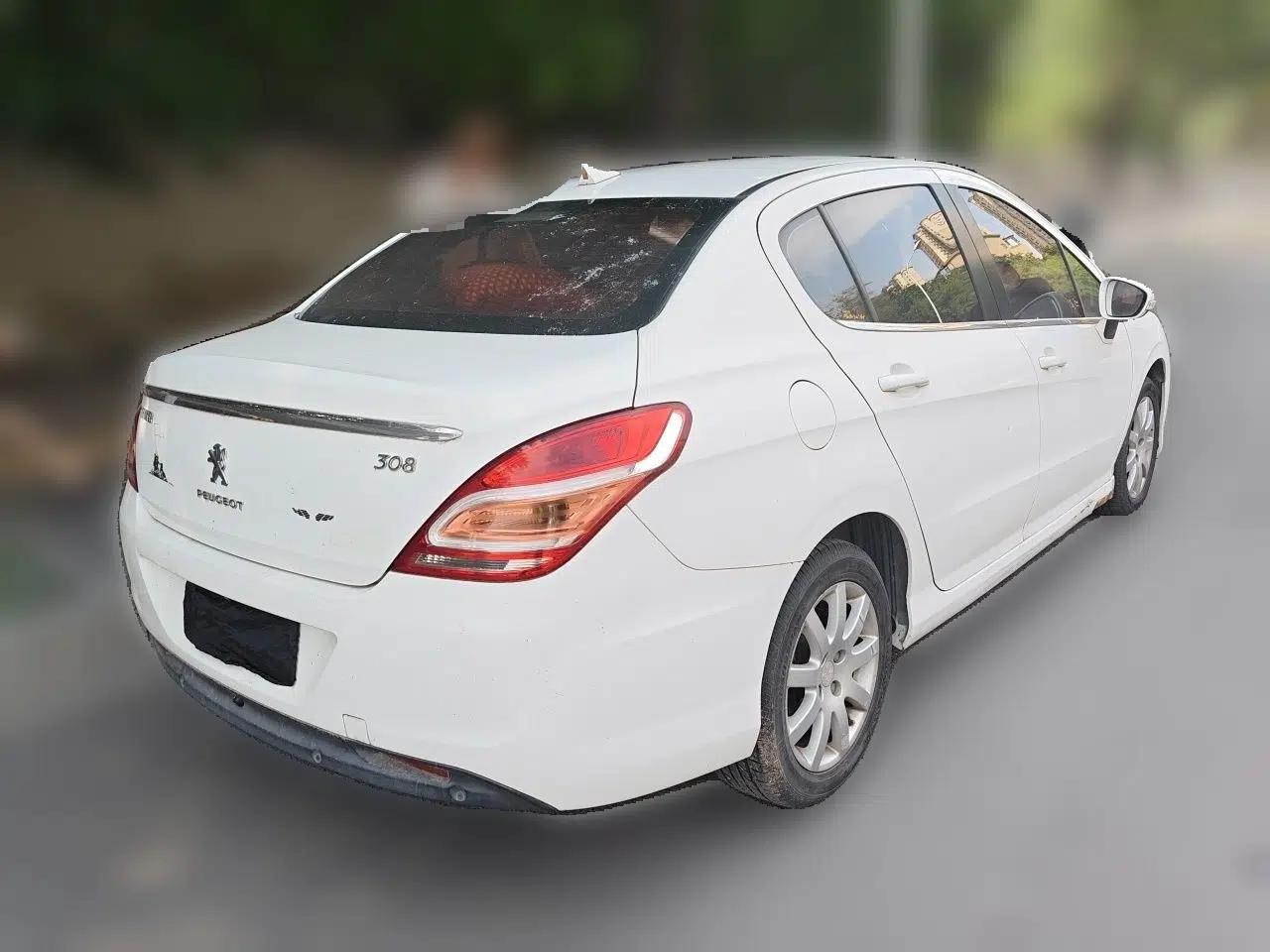 Peugeot 308 2012 1.6L Manual Fashion Edition — миниатюра 6