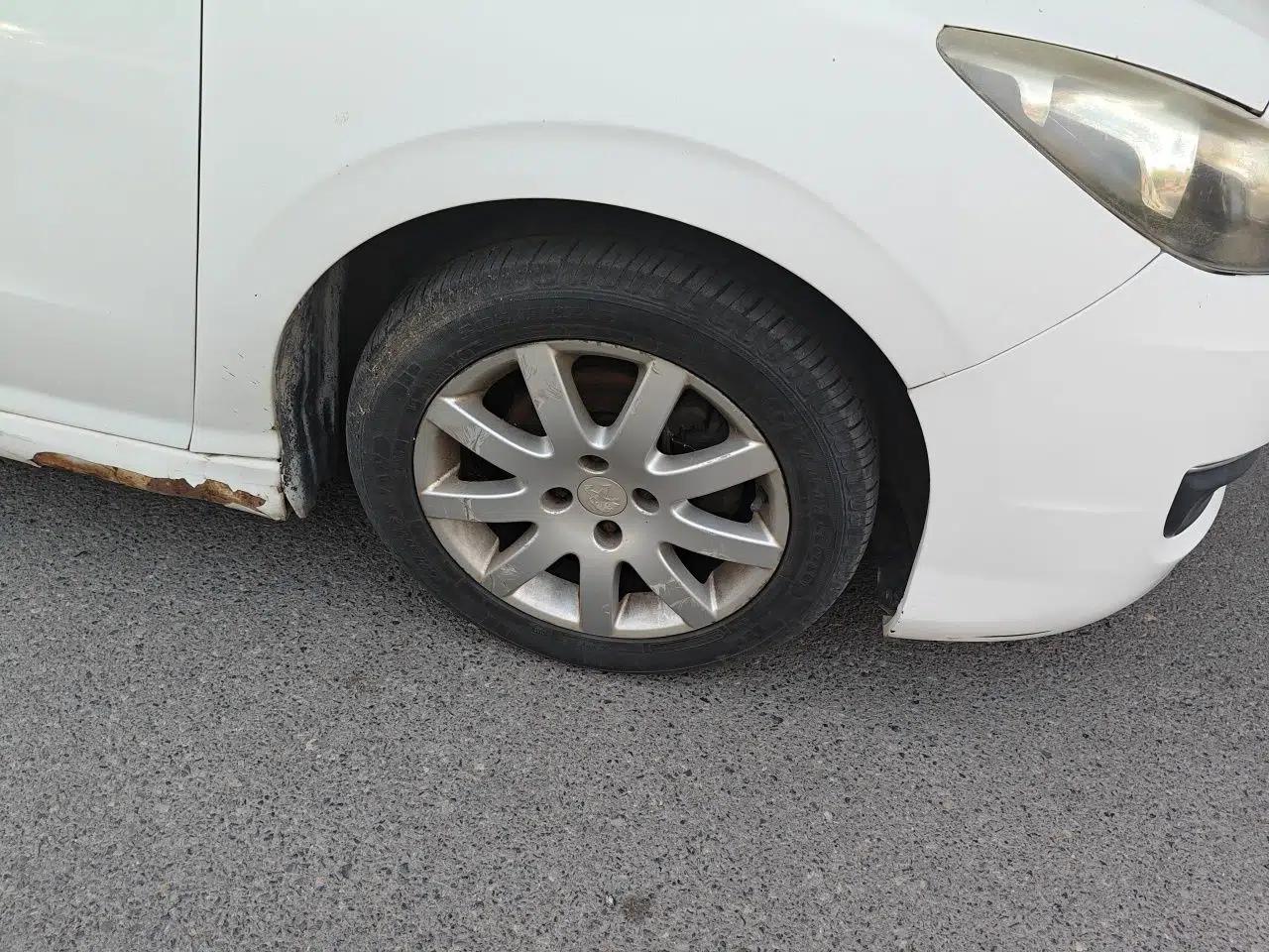 Peugeot 308 2012 1.6L Manual Fashion Edition — миниатюра 8