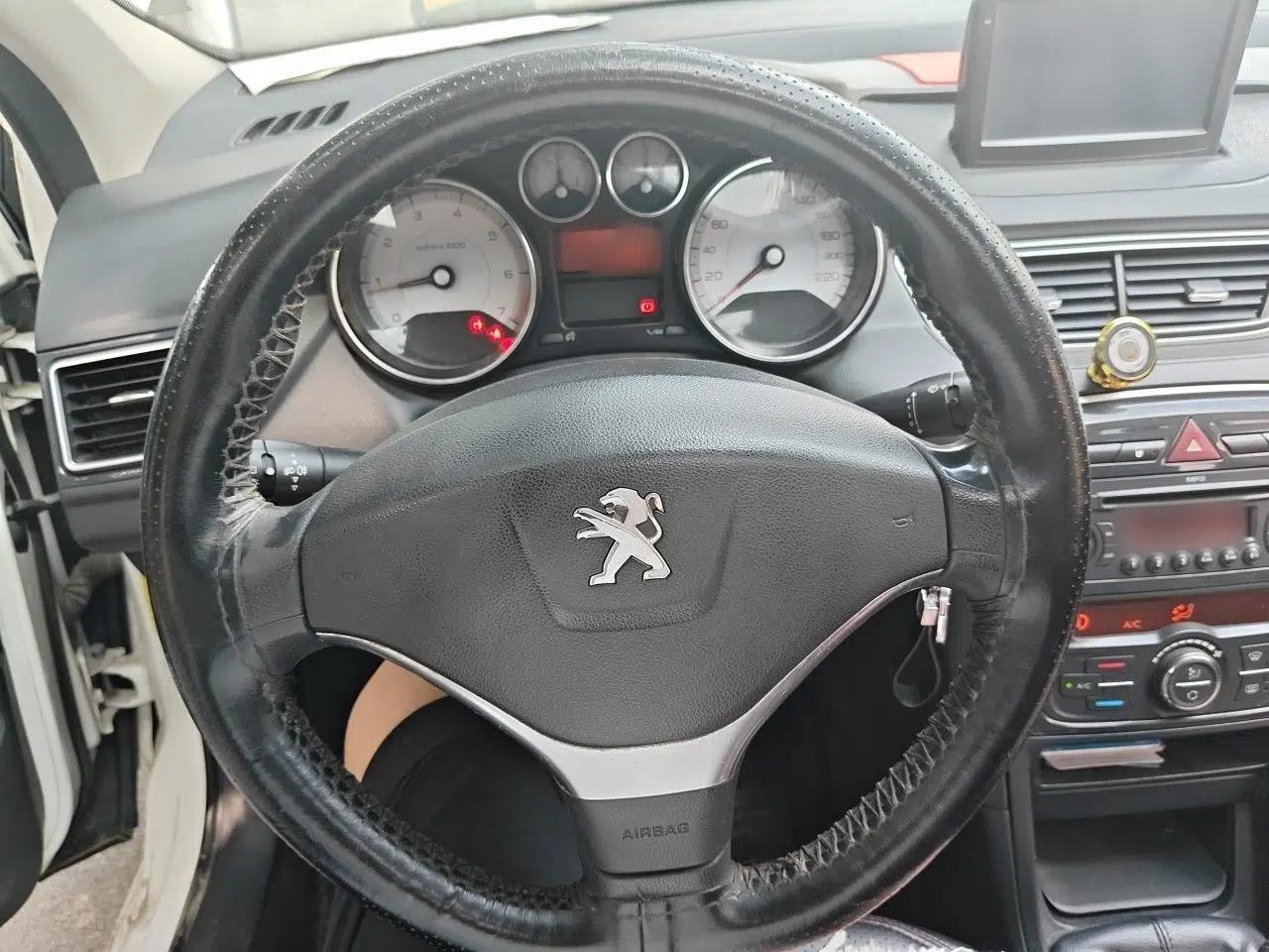 Peugeot 308 2012 1.6L Manual Fashion Edition — миниатюра 10