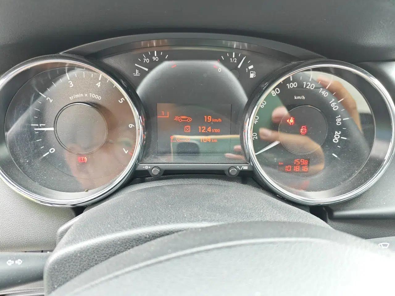 Peugeot 3008 2015 2.0L Manual Classic Edition — миниатюра 12