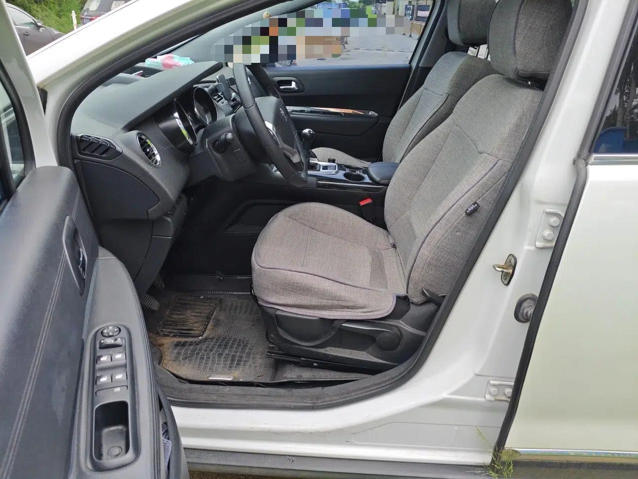Peugeot 3008 2015 2.0L Manual Classic Edition — миниатюра 15