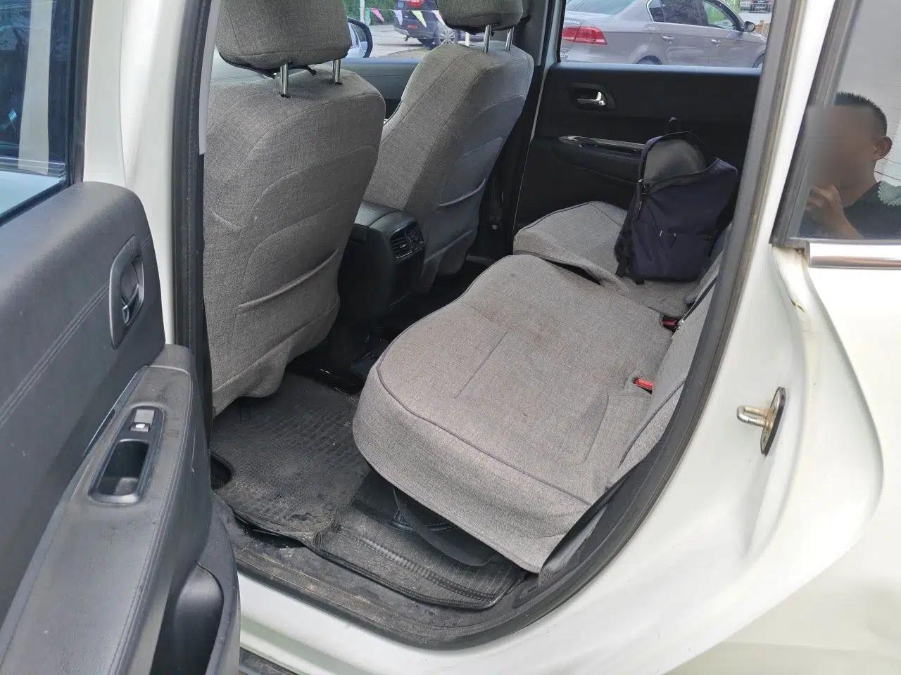 Peugeot 3008 2015 2.0L Manual Classic Edition — миниатюра 17
