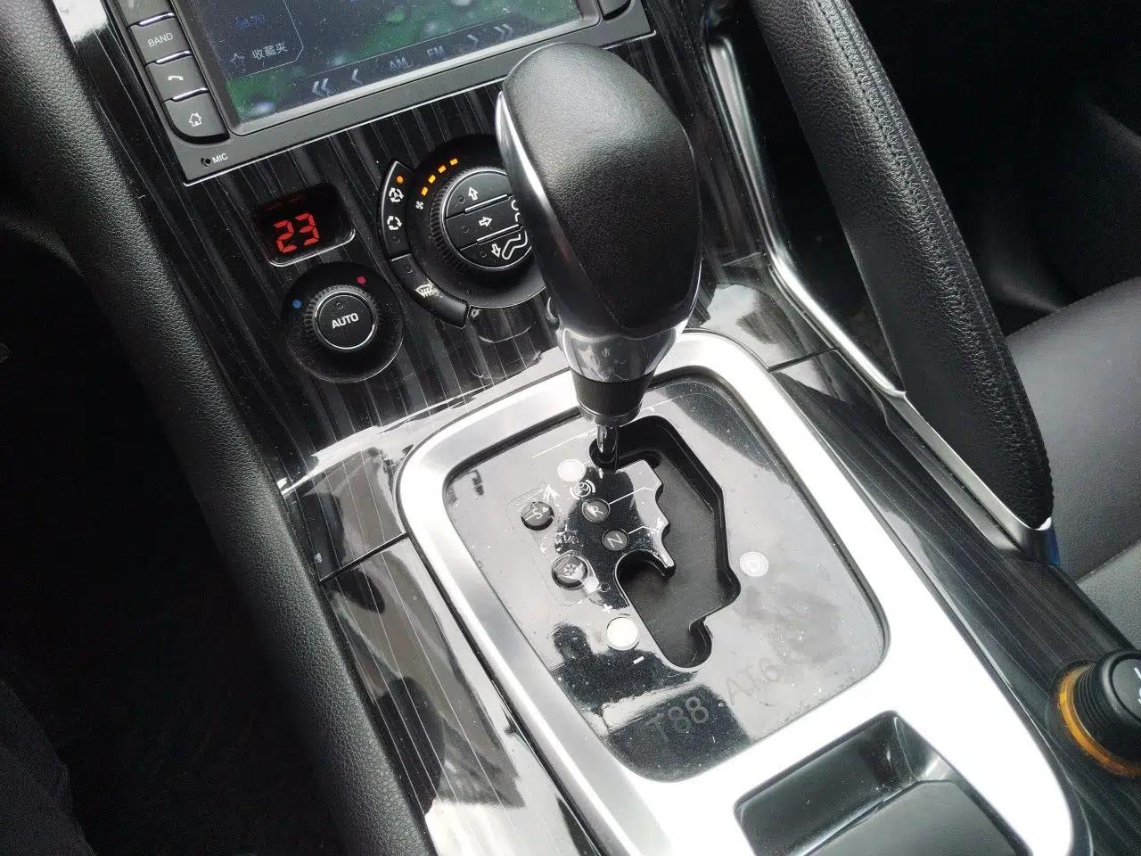 Peugeot 3008 2015 2.0L Automatic Trend Edition — миниатюра 11