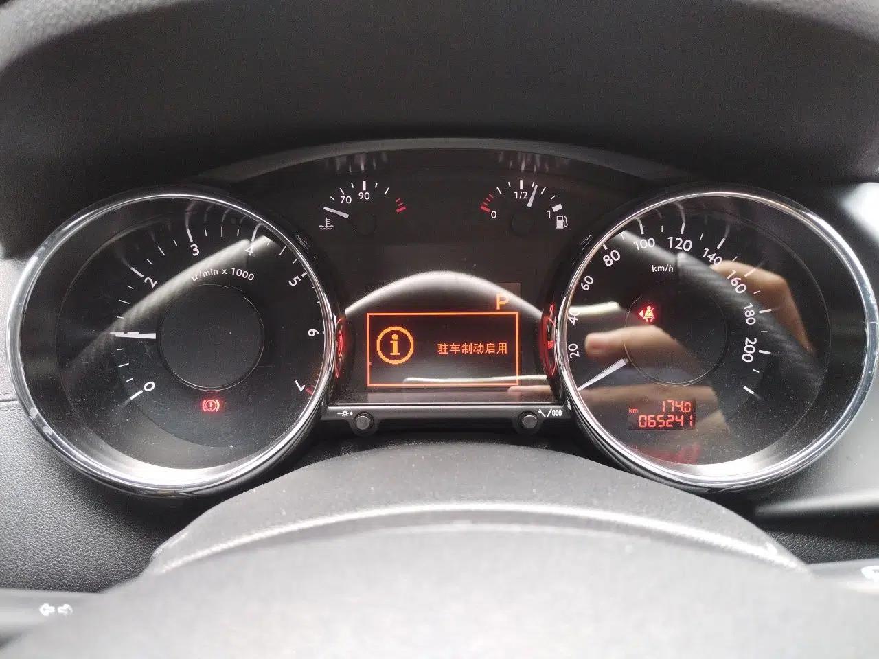 Peugeot 3008 2015 2.0L Automatic Trend Edition — миниатюра 8