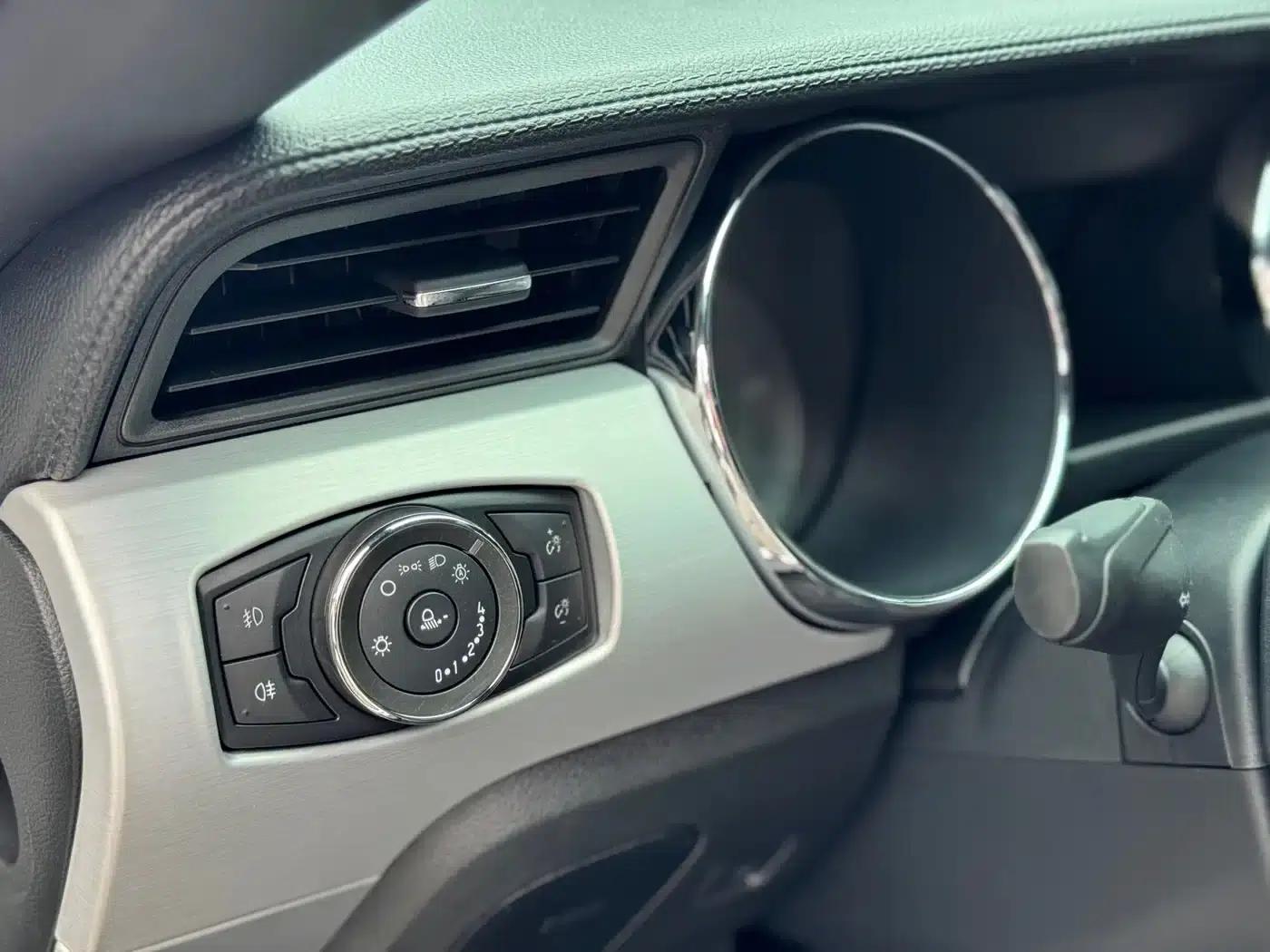 2016 Mustang 2.3T Performance Edition — миниатюра 11