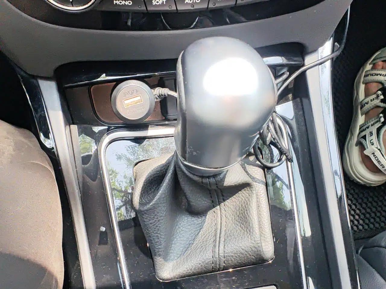 Peugeot 508 2013 2.0L 2nd Anniversary Edition Automatic Smart Enjoyment Version — миниатюра 14