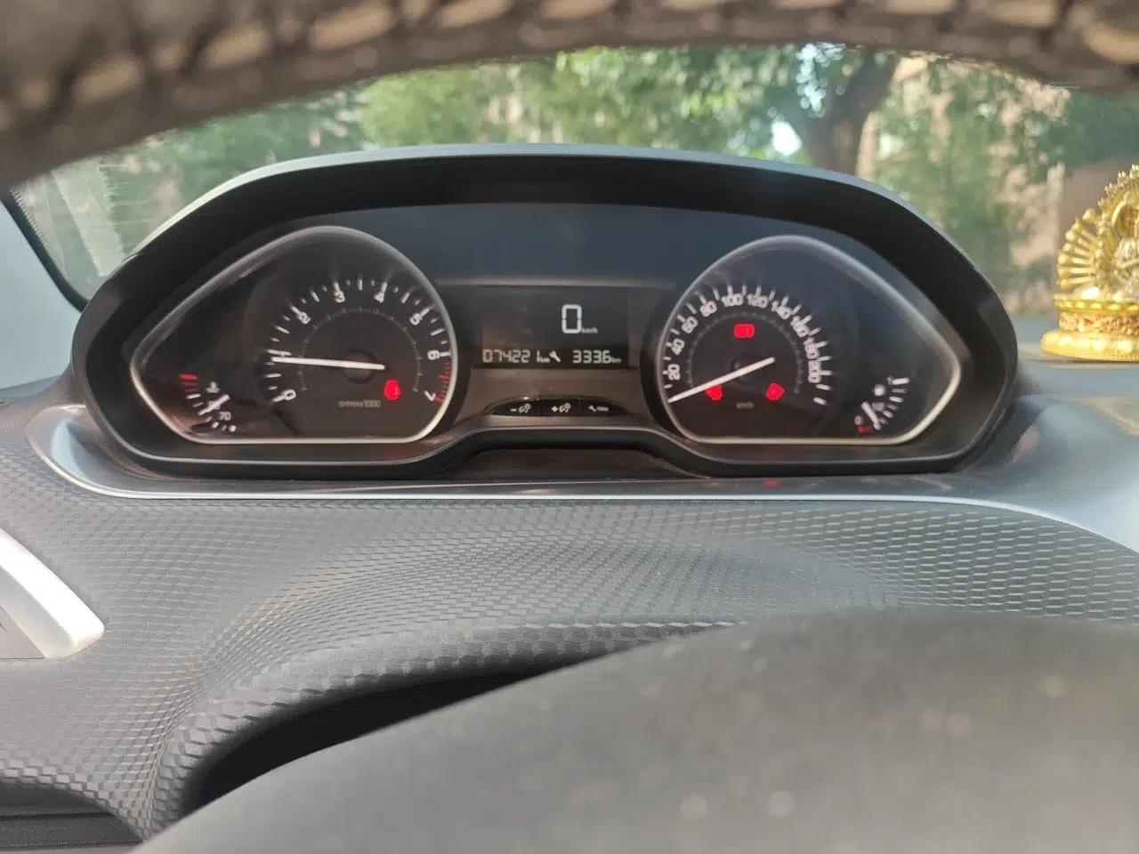 Peugeot 2008 2014 1.6L Manual Fashion Edition — миниатюра 12
