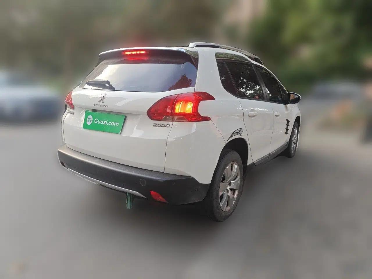 Peugeot 2008 2014 1.6L Manual Fashion Edition — миниатюра 6