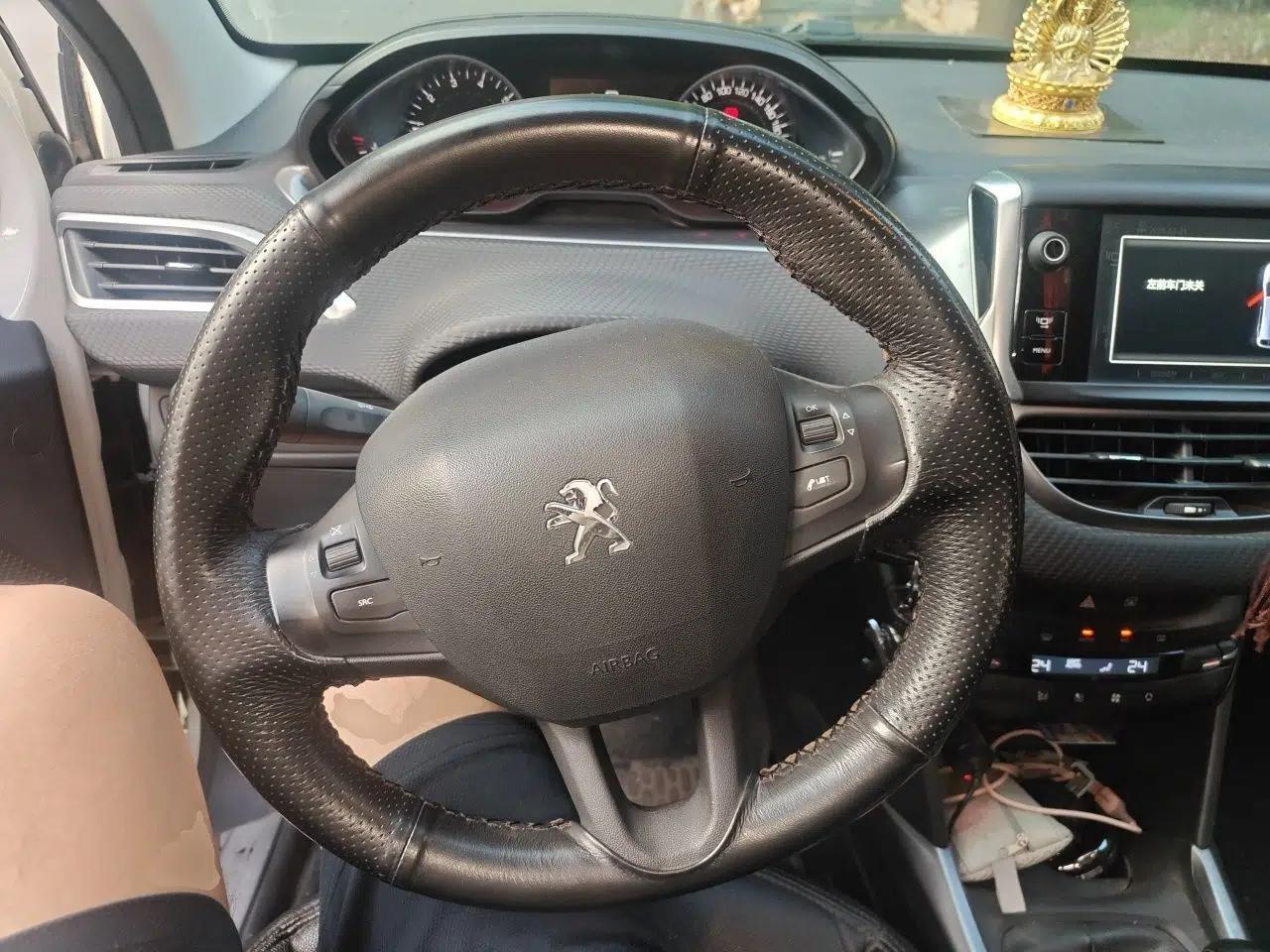 Peugeot 2008 2014 1.6L Manual Fashion Edition — миниатюра 10