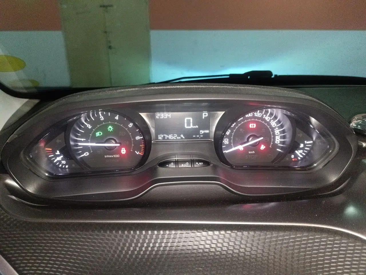 Peugeot 2008 2015 1.6L Automatic Playcool Edition — миниатюра 11