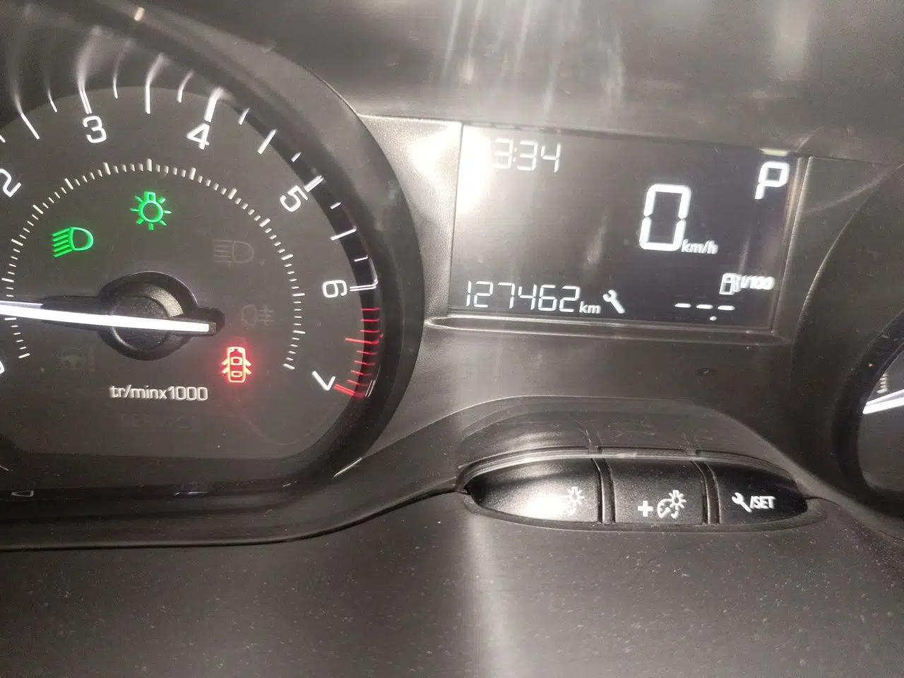 Peugeot 2008 2015 1.6L Automatic Playcool Edition — миниатюра 12