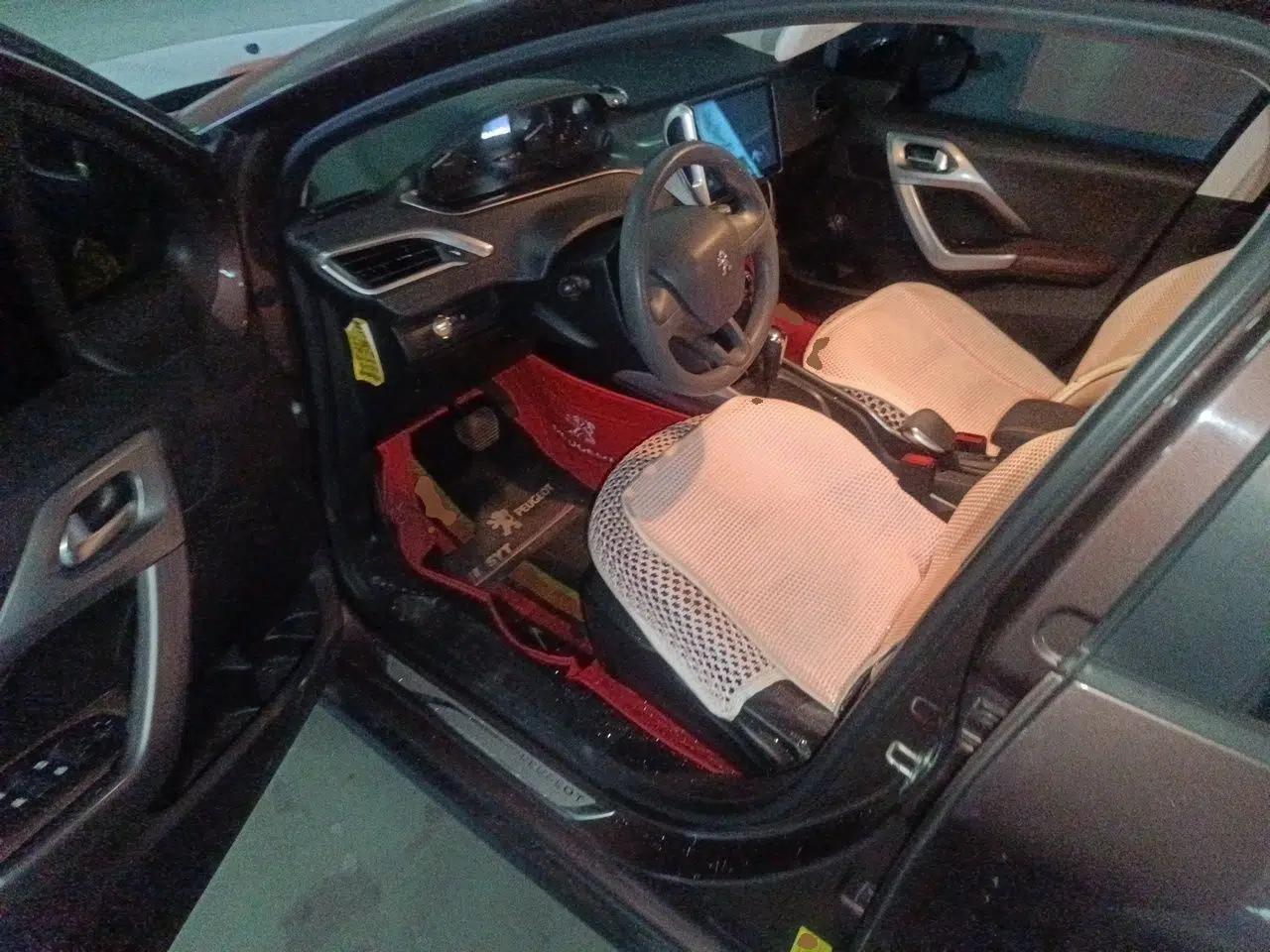 Peugeot 2008 2015 1.6L Automatic Playcool Edition — миниатюра 16