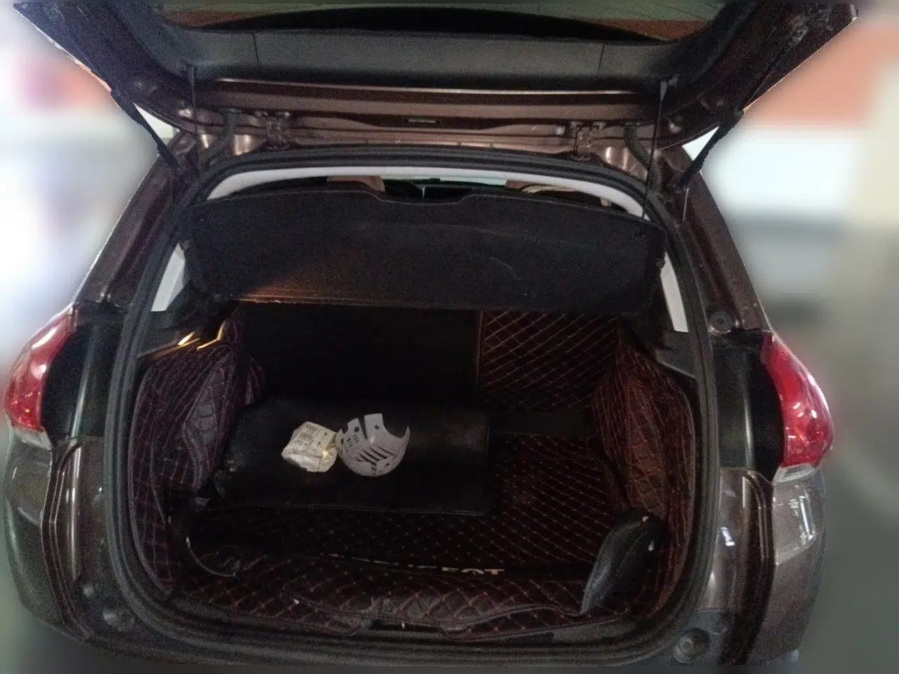 Peugeot 2008 2015 1.6L Automatic Playcool Edition — миниатюра 19