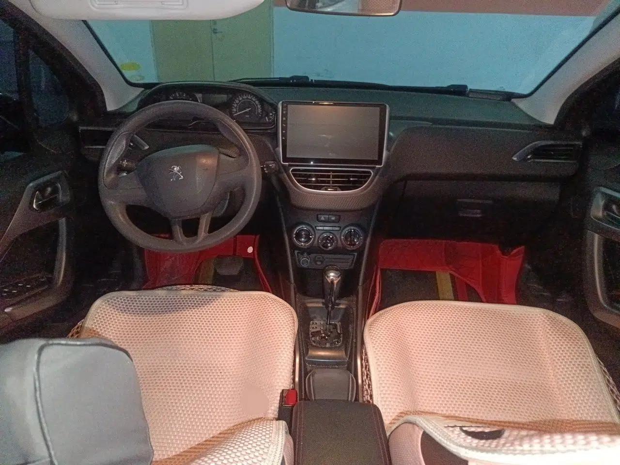 Peugeot 2008 2015 1.6L Automatic Playcool Edition — миниатюра 9
