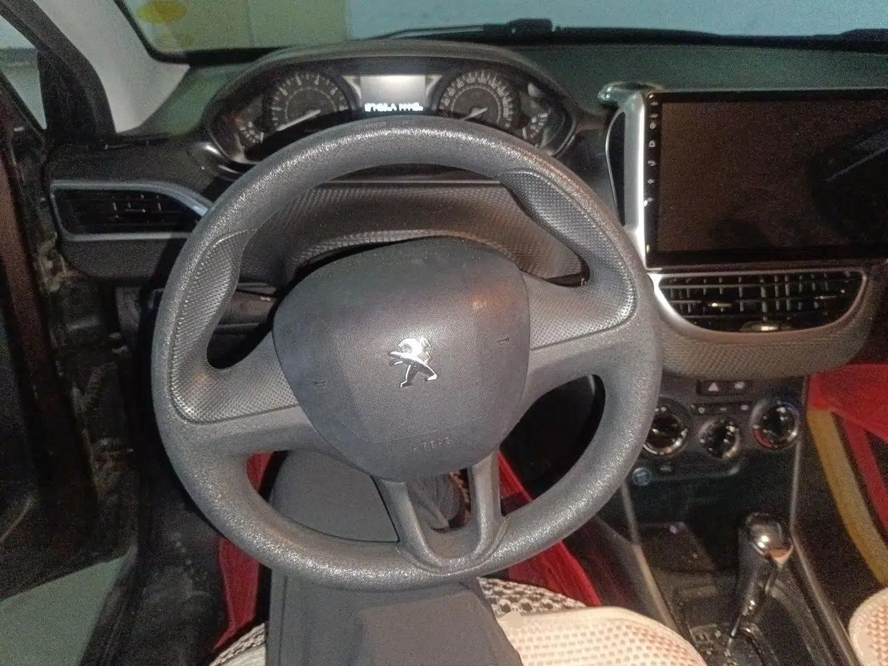 Peugeot 2008 2015 1.6L Automatic Playcool Edition — миниатюра 10