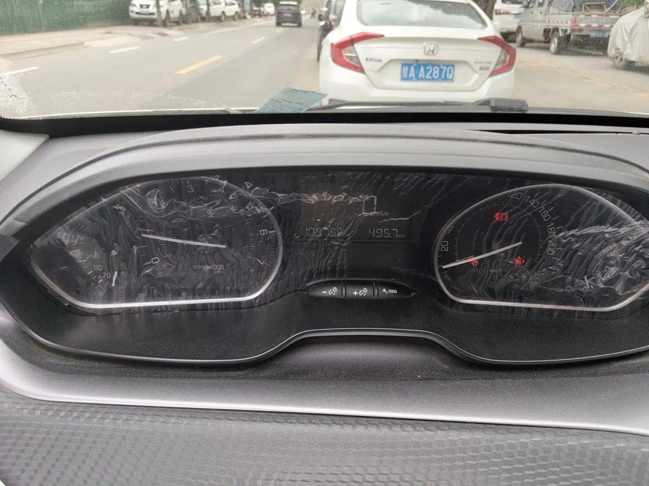 Peugeot 2008 2014 1.6L Manual Fashion Edition — миниатюра 11