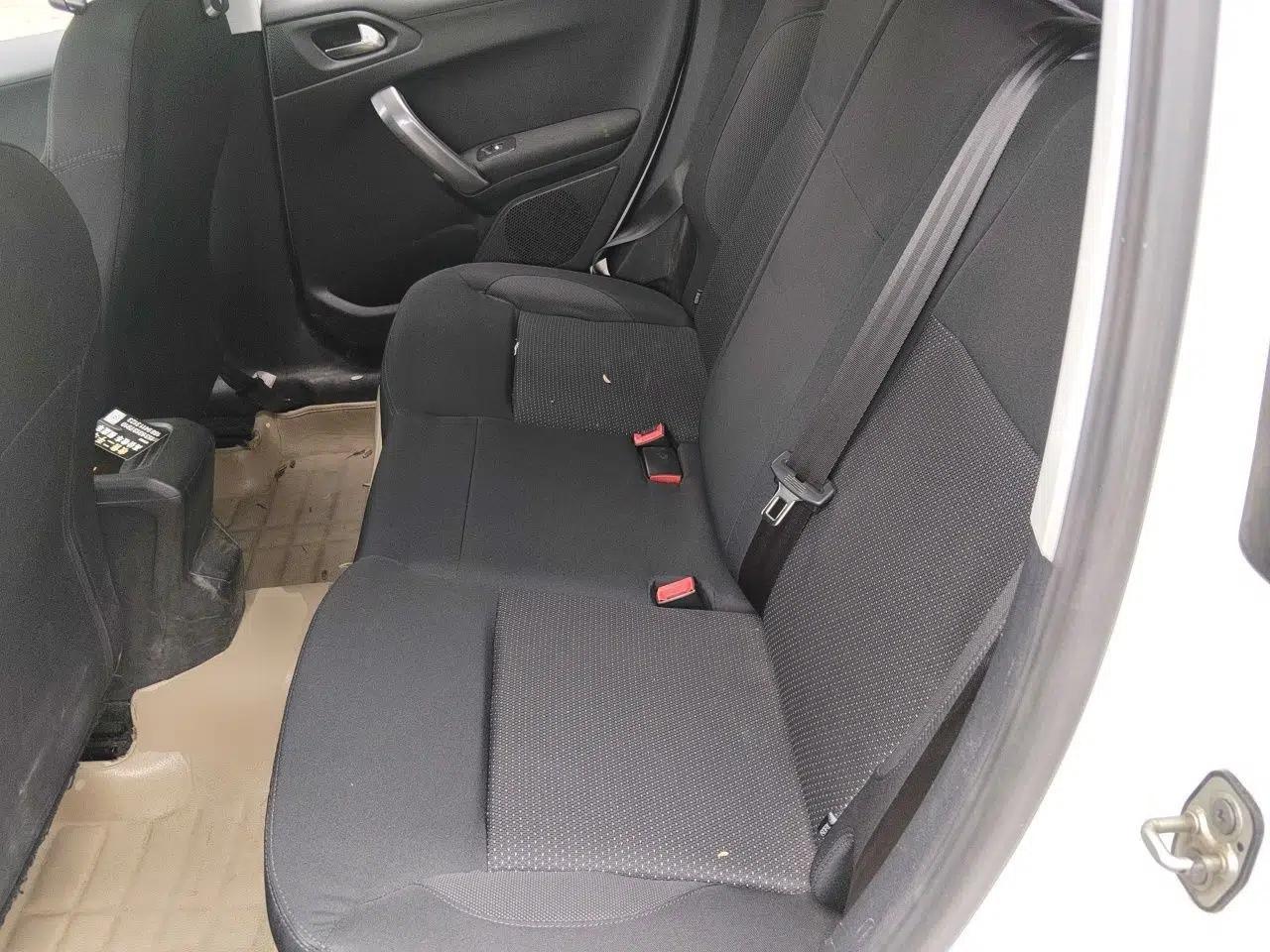 Peugeot 2008 2014 1.6L Manual Fashion Edition — миниатюра 17