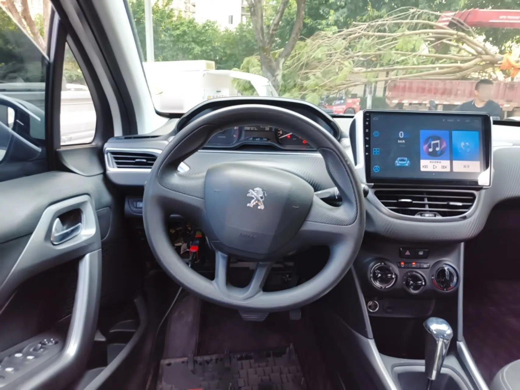 Peugeot 2008 2014 1.6L Automatic Trend Edition — миниатюра 13